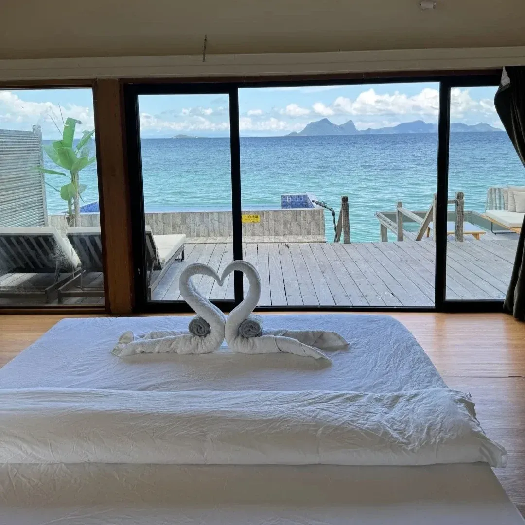 Jelly sea overwater bungalows