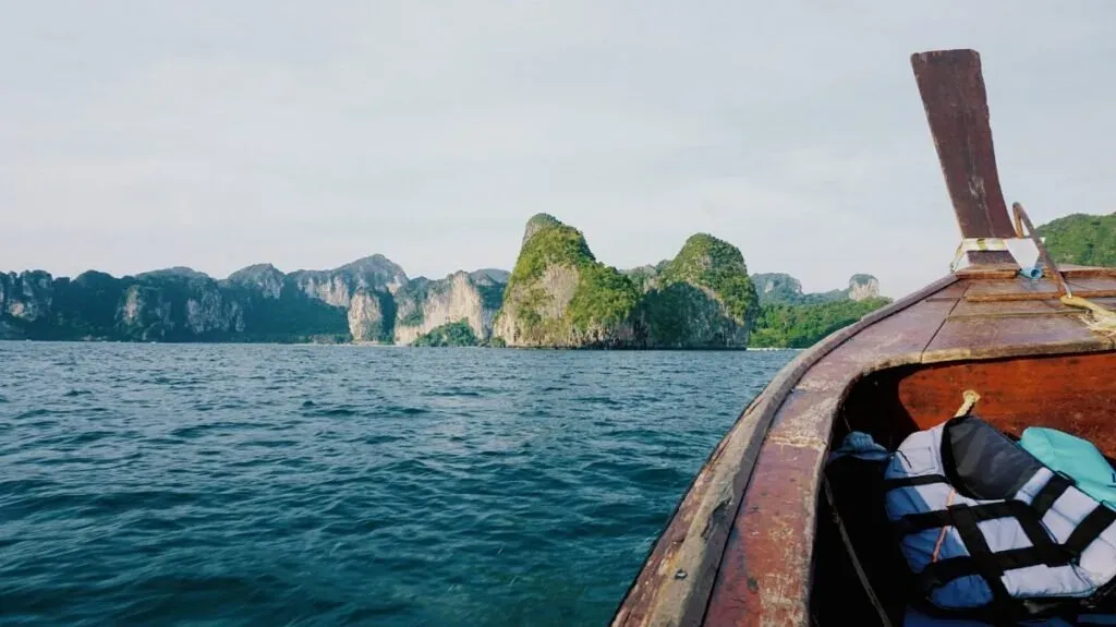 island hopping Things to do in Thailand- island hopping