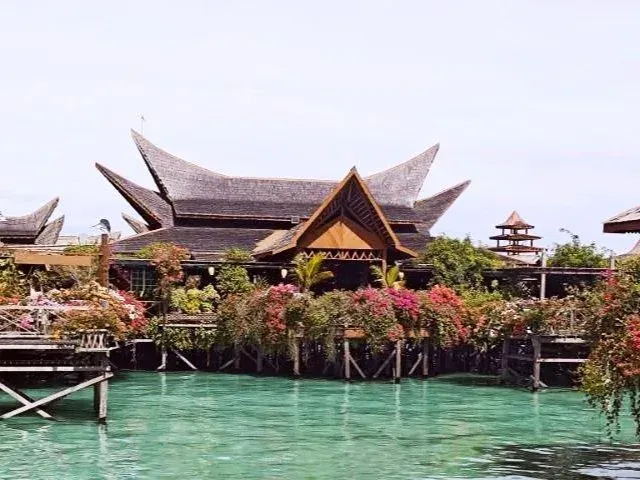 Mabul resort-overwater bungalows in Malaysia