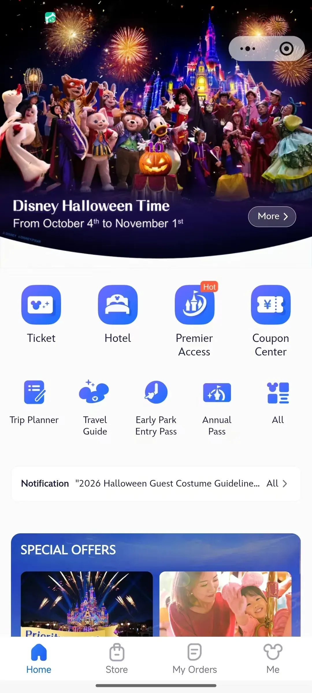 The app home screen in English, with tiles for Ticket, Hotel, Premier Access, Early Park Entry Pass and Annual Pass under a Halloween Time banner