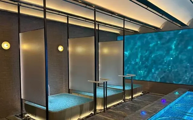 Illustration of a Chinese bathhouse wet area with pools, steam and changing room lockers