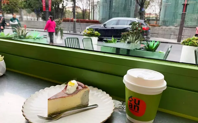 A Shanghai street scene at street level