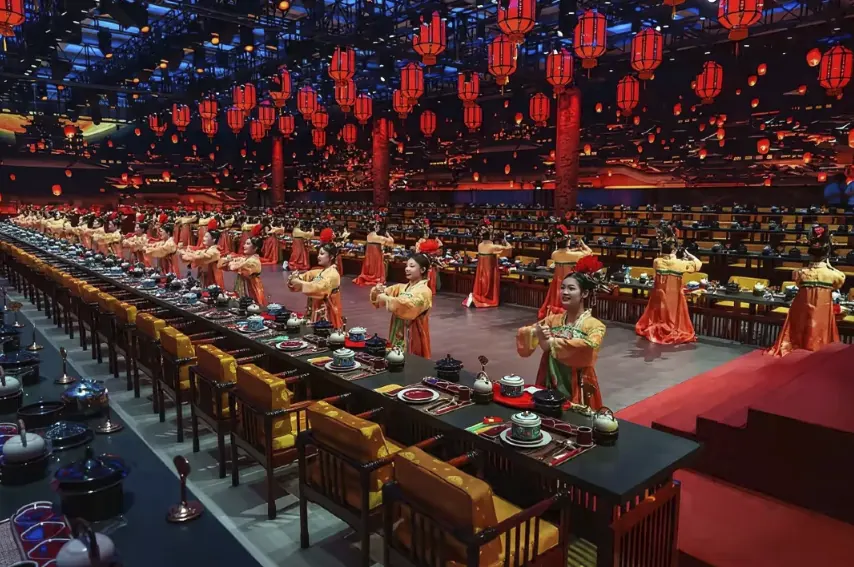 Royal Cuisine Imperial Banquet with Qianlong-Era Performance in Beijing