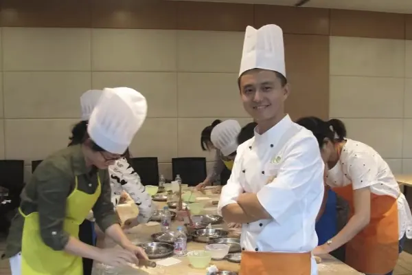 Guests in a Shanghai cooking class
