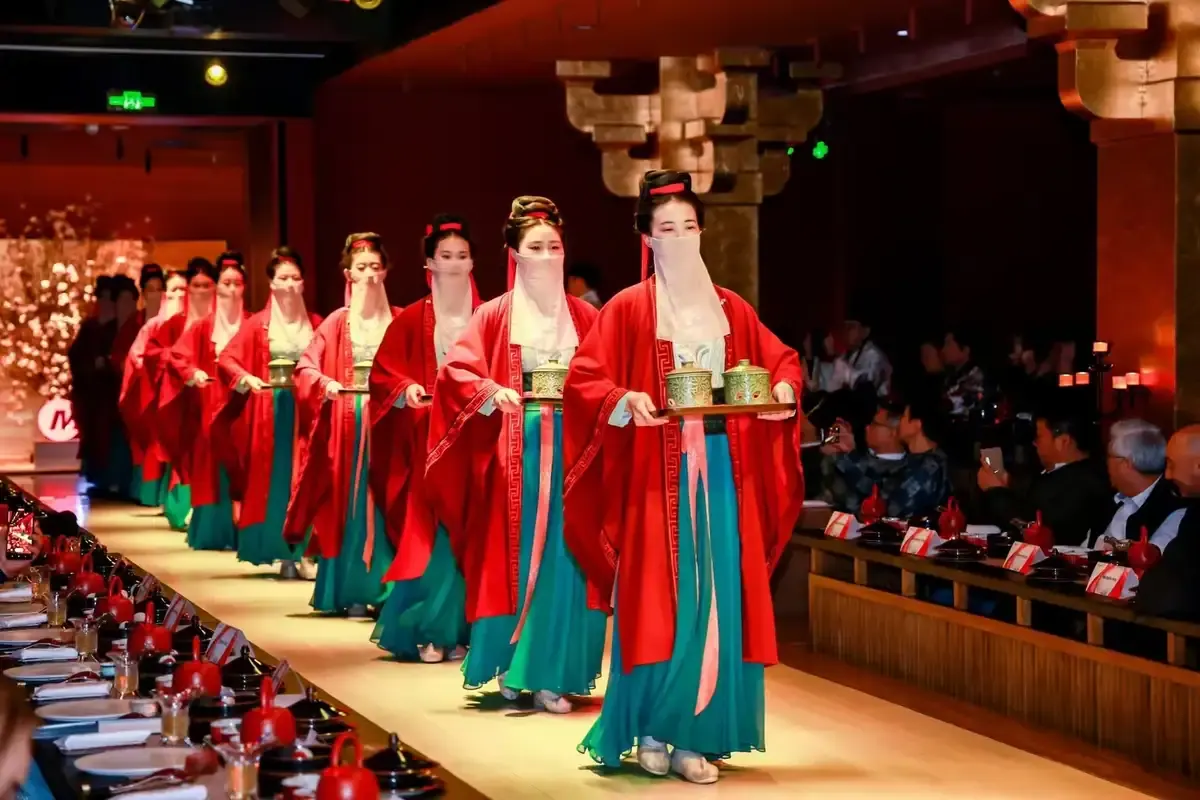 Gongyan immersive palace banquet in Shanghai