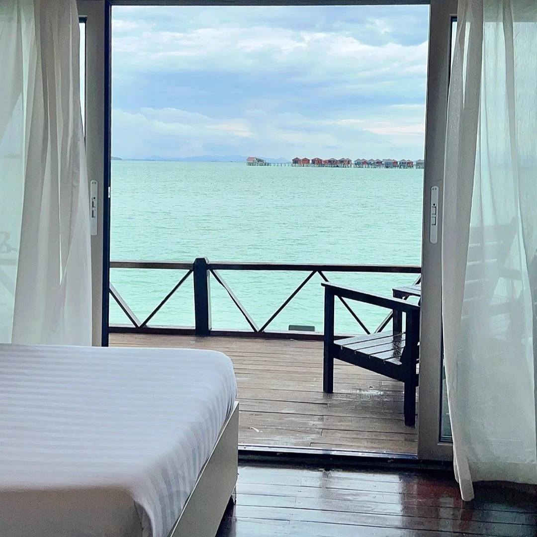 Crystal Overwater Bungalows